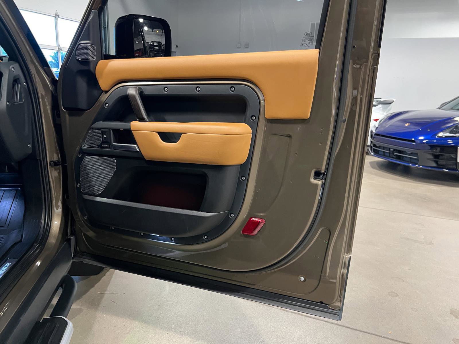 Used 2023 Land Rover Defender 90 X image 36