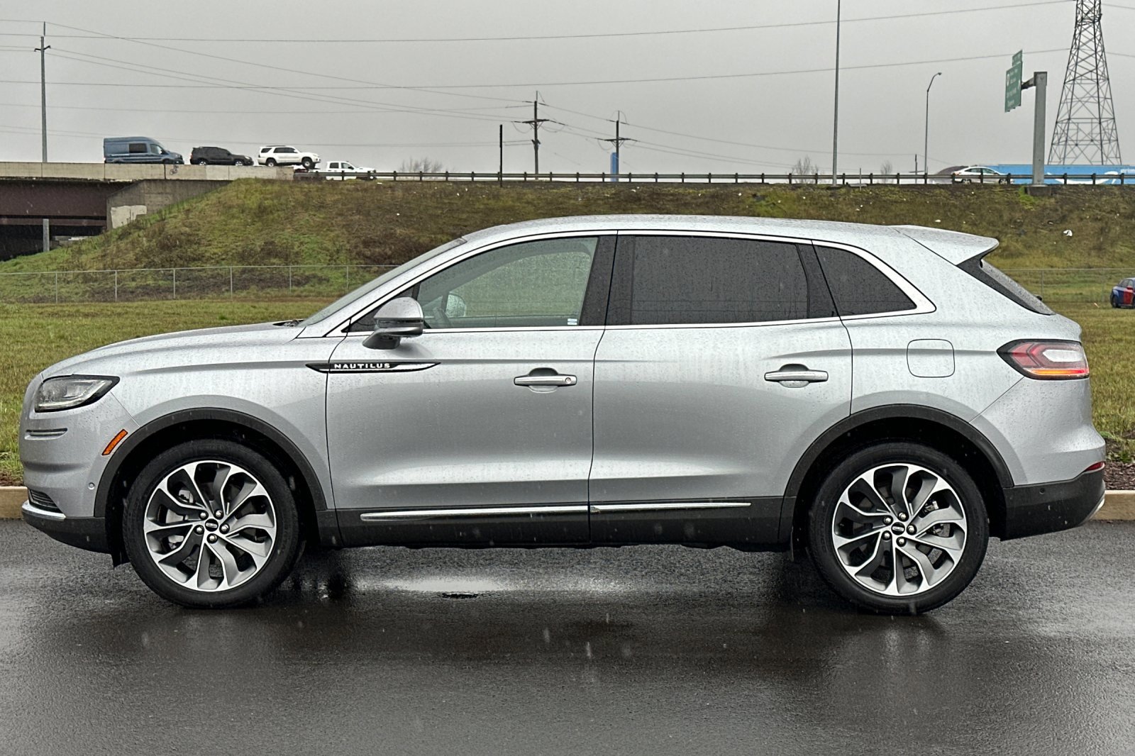 Used 2023 Lincoln Nautilus Reserve w/ Equipment Group 201A image 6