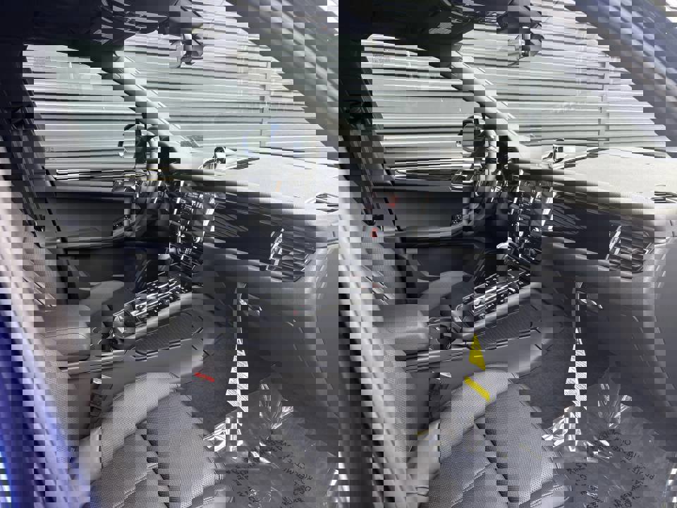 Certified 2026 Porsche Macan image 13