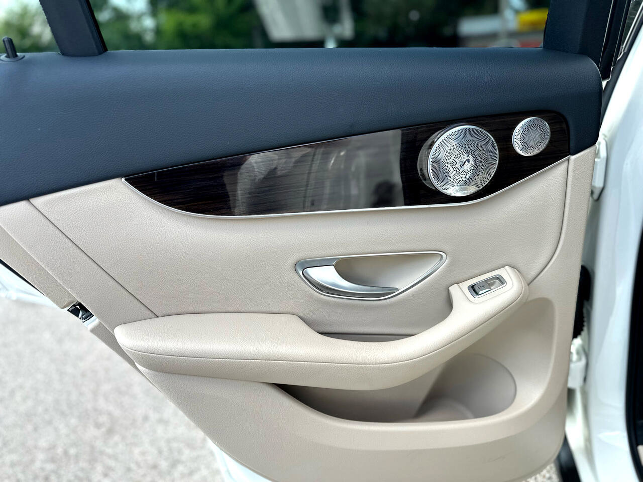 Used 2018 Mercedes-Benz GLC 300 4MATIC image 32