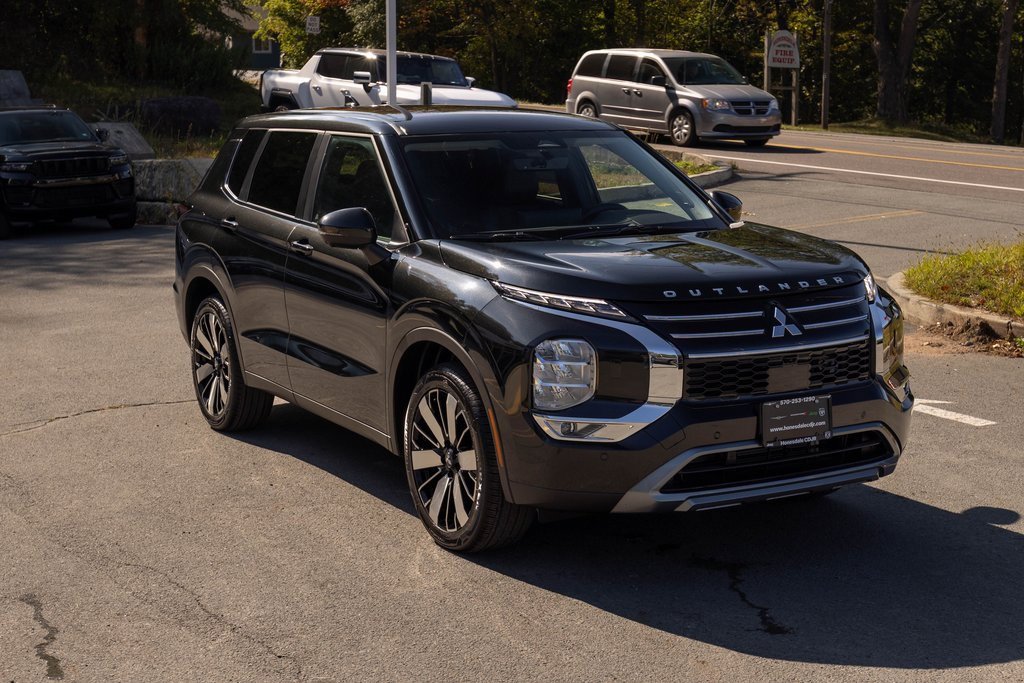 Used 2025 Mitsubishi Outlander SE image 4