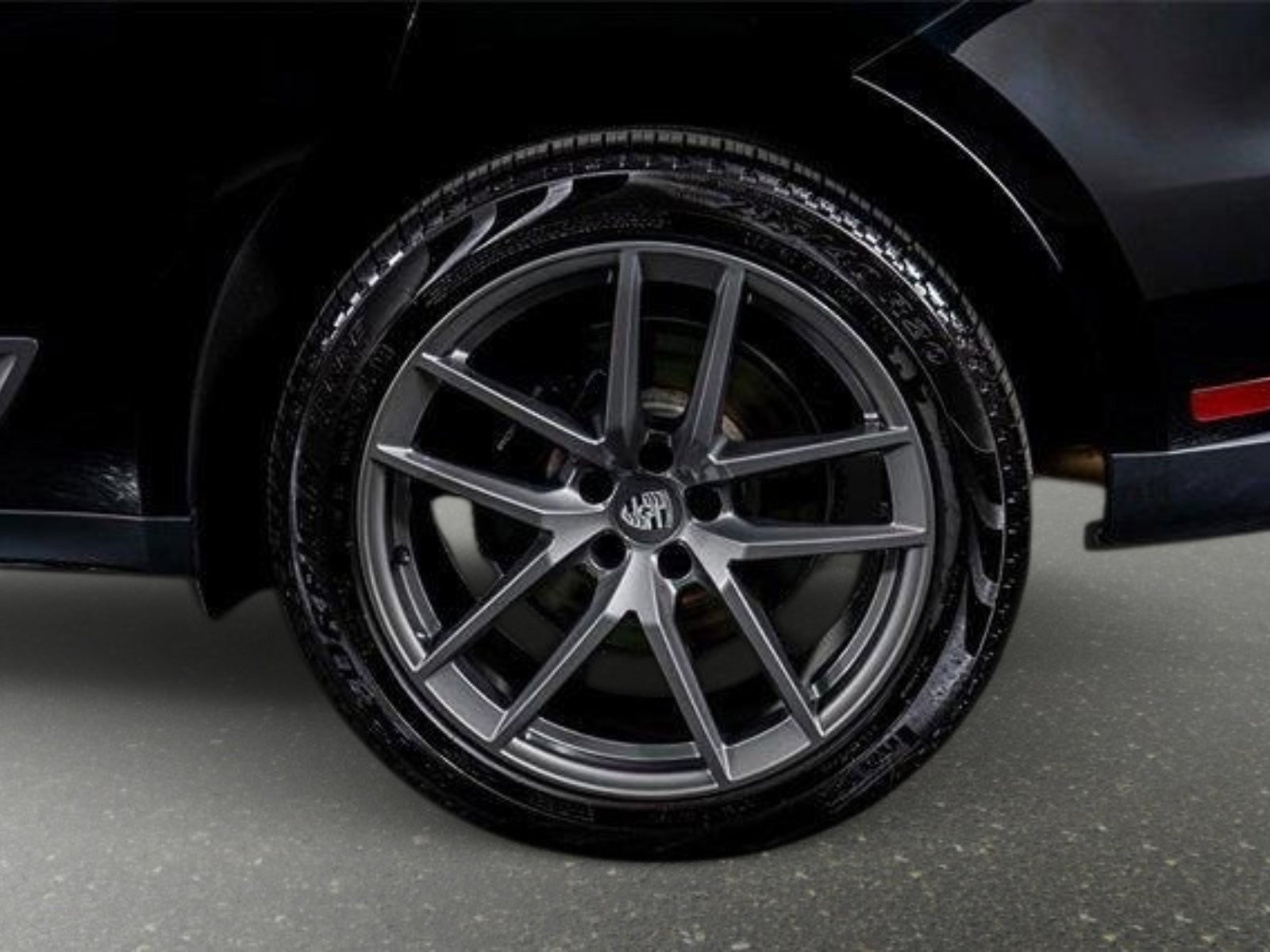 Used 2025 Porsche Macan Turbo AWD/4WD image 18