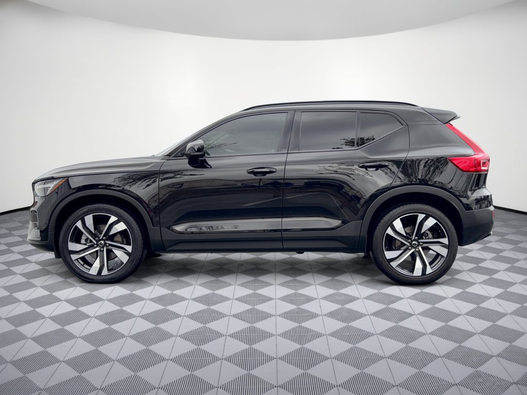 Used 2024 Volvo XC40 B5 Plus w/ Protection Package Premier AWD/4WD image 2