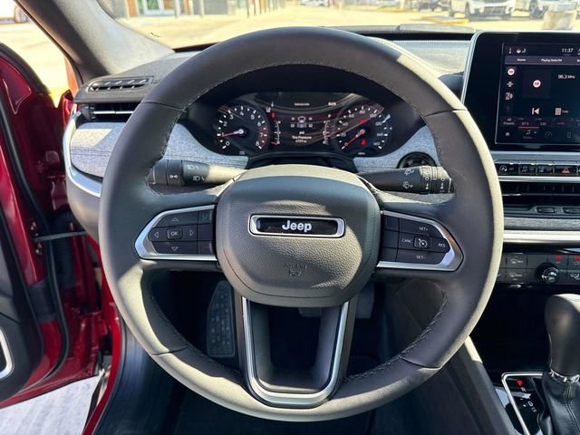 Used 2025 Jeep Compass Latitude image 25