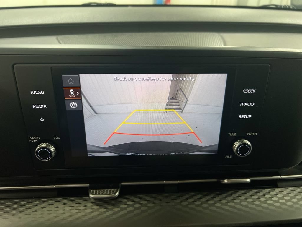 Used 2023 Kia Carnival LX FWD image 15