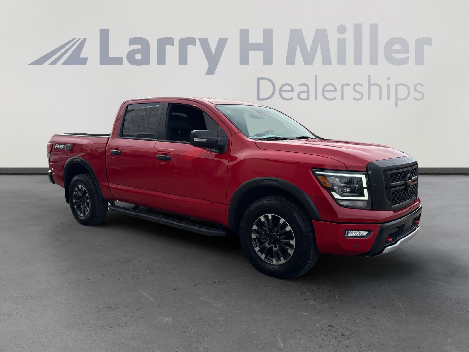 Used 2022 Nissan Titan PRO-4X w/ Pro-4x Convenience Package image 7