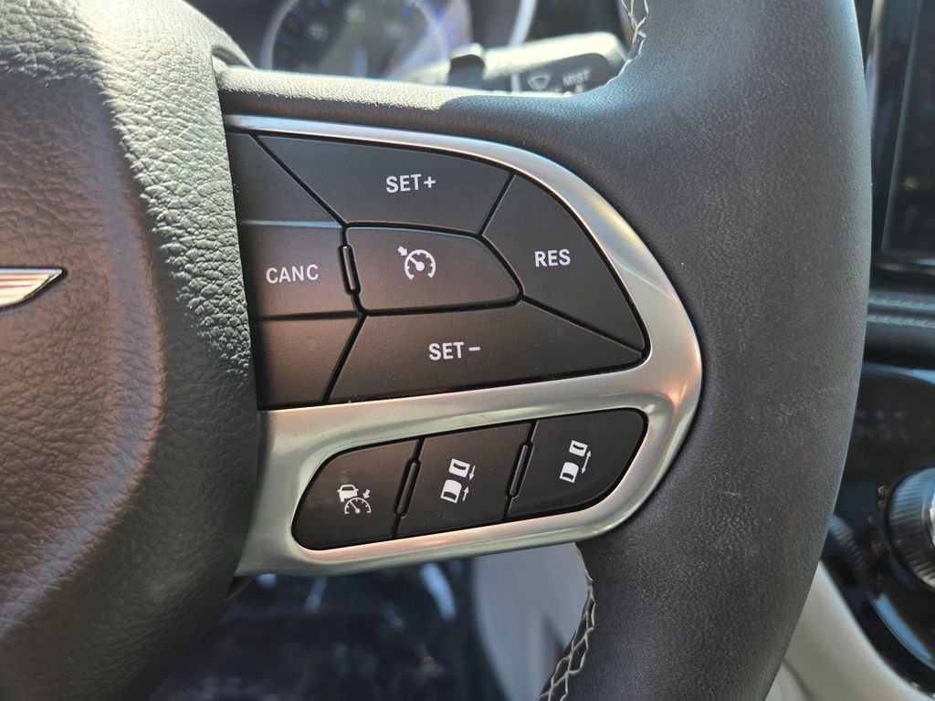 Used 2024 Chrysler Pacifica Limited image 14