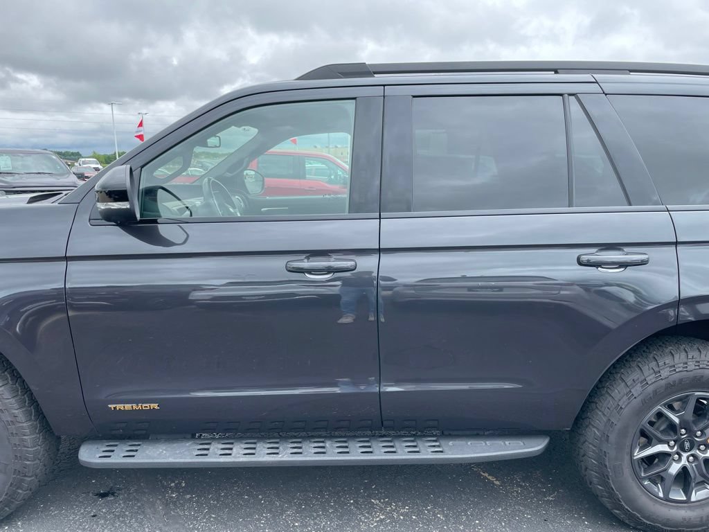 Used 2025 Ford Expedition Tremor AWD/4WD image 46