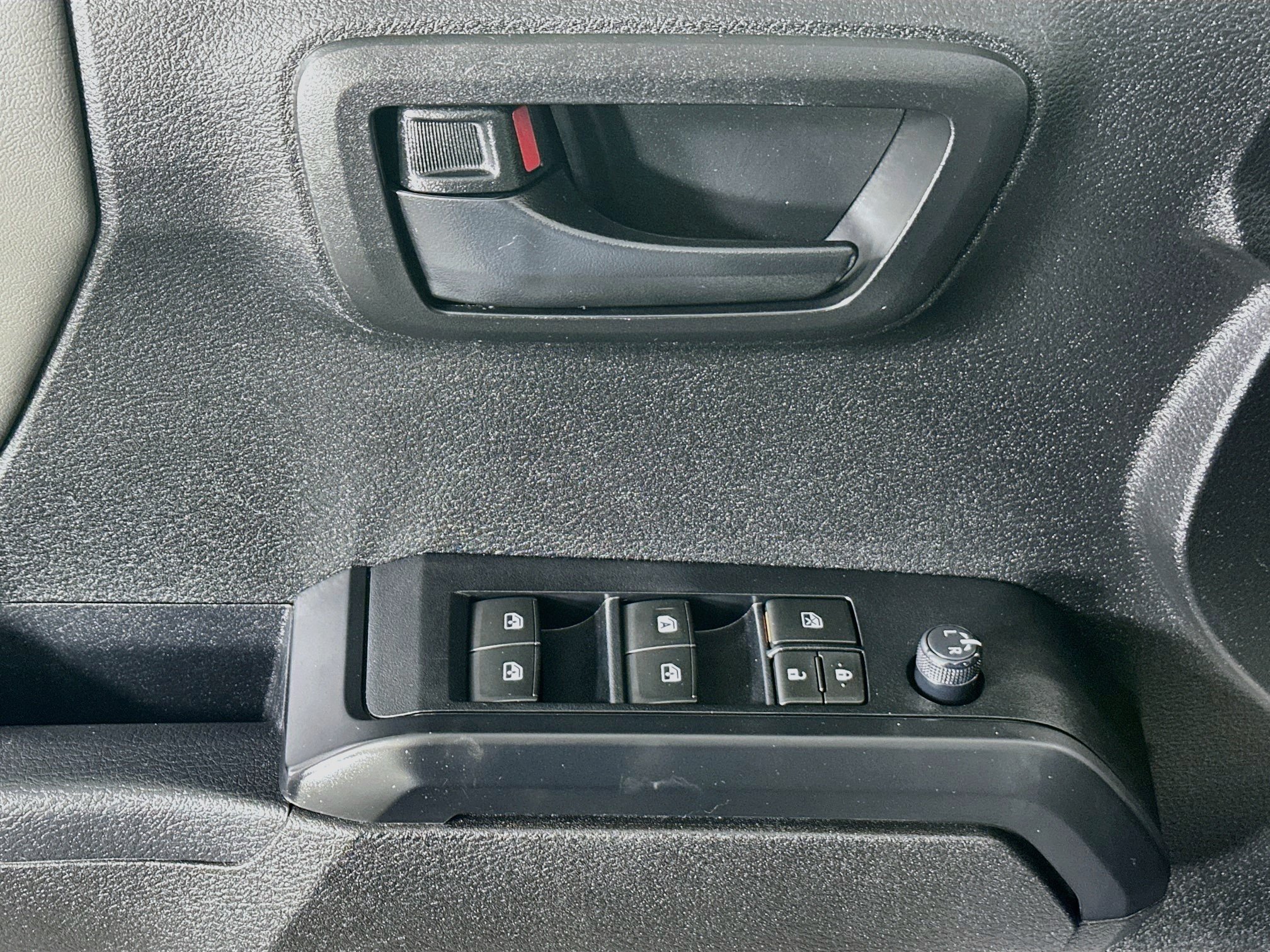 Used 2022 Toyota Tacoma SR w/ SR Convenience Package RWD image 14