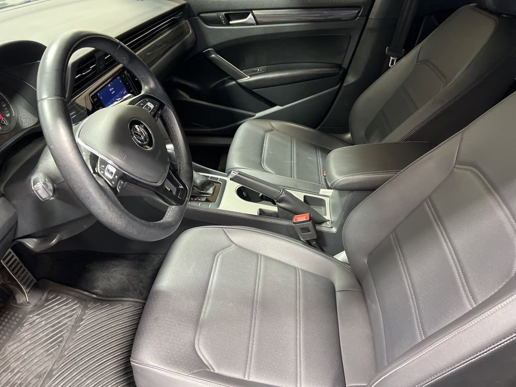 Used 2022 Volkswagen Passat 2.0T R-Line image 17