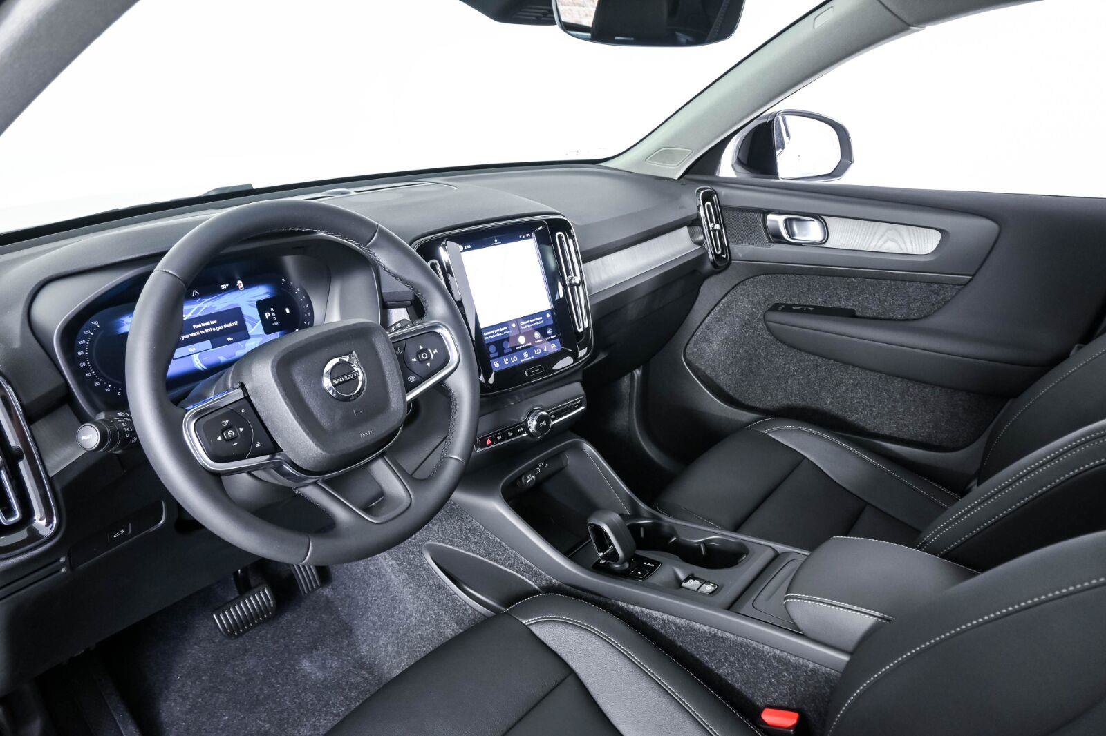 New 2026 Volvo XC40 B5 Core w/ Protection Package Premier AWD/4WD image 4