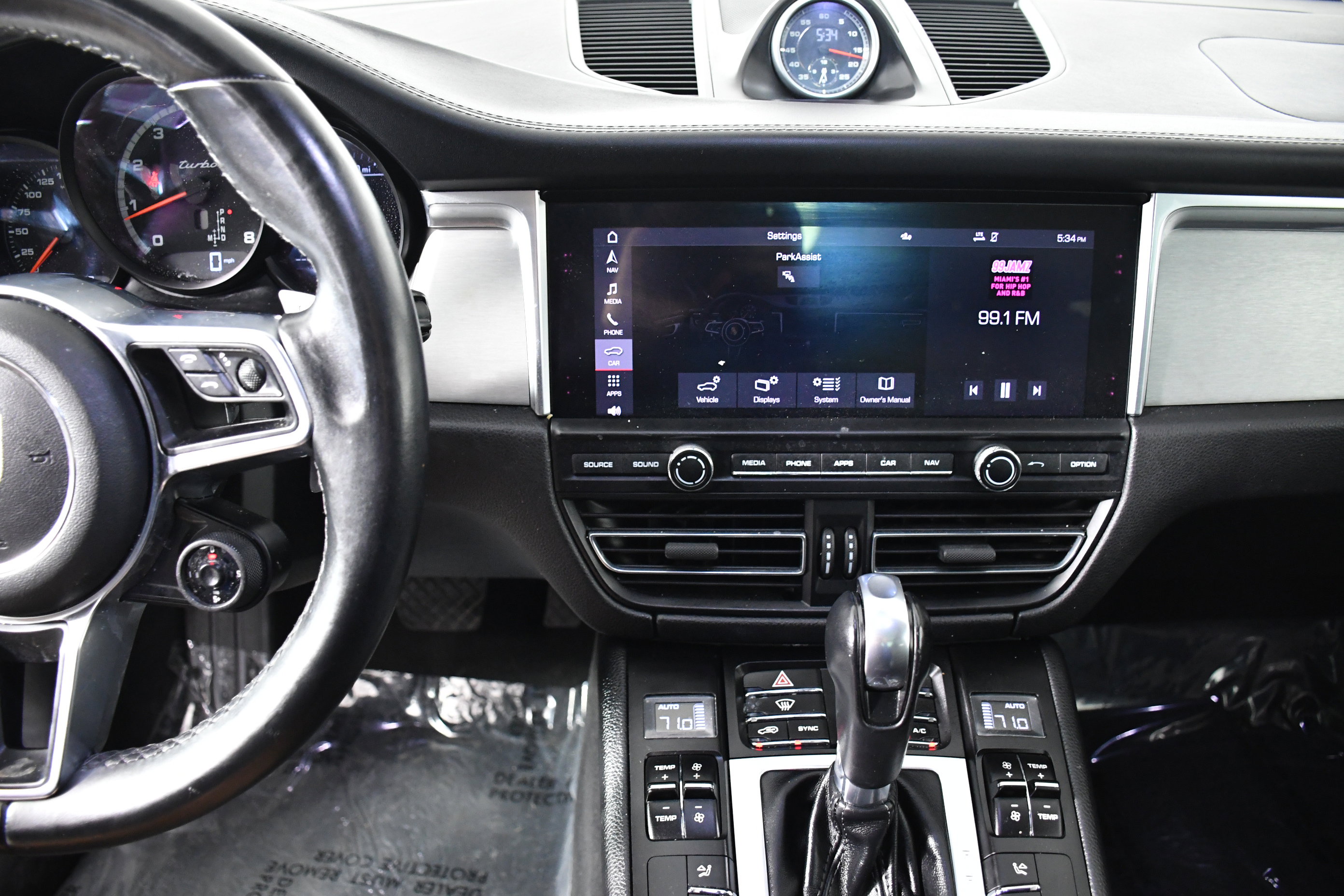 Used 2020 Porsche Macan Turbo image 15