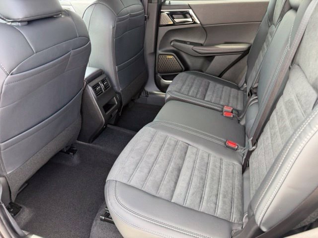 New 2026 Mitsubishi Outlander SE FWD image 18