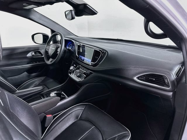 Used 2025 Chrysler Pacifica Limited FWD image 29