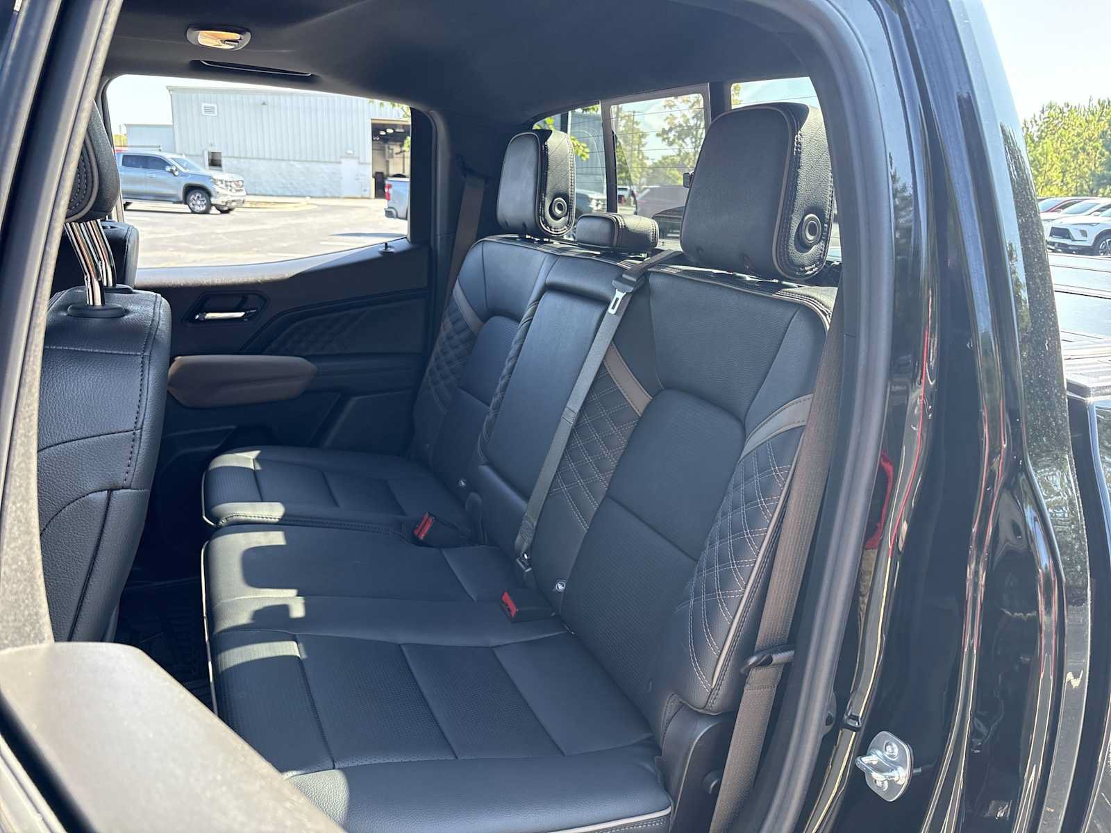 Used 2025 GMC Canyon Denali AWD/4WD image 16