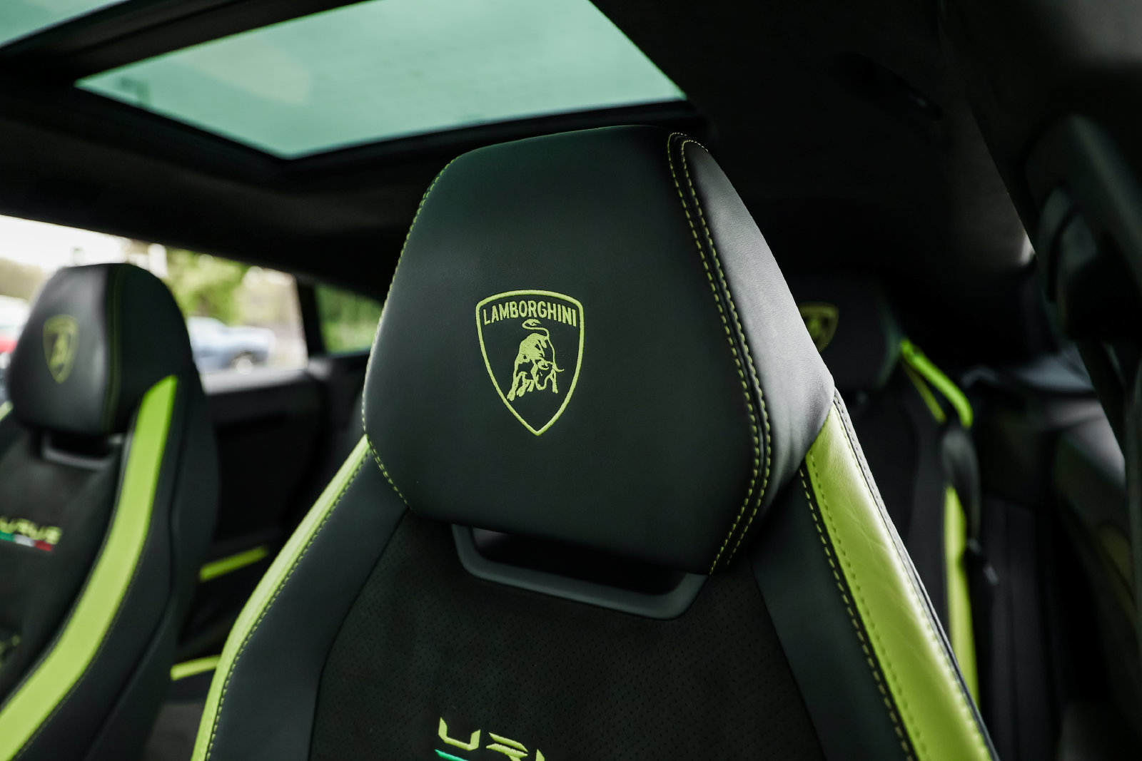 Used 2022 Lamborghini Urus AWD/4WD image 27
