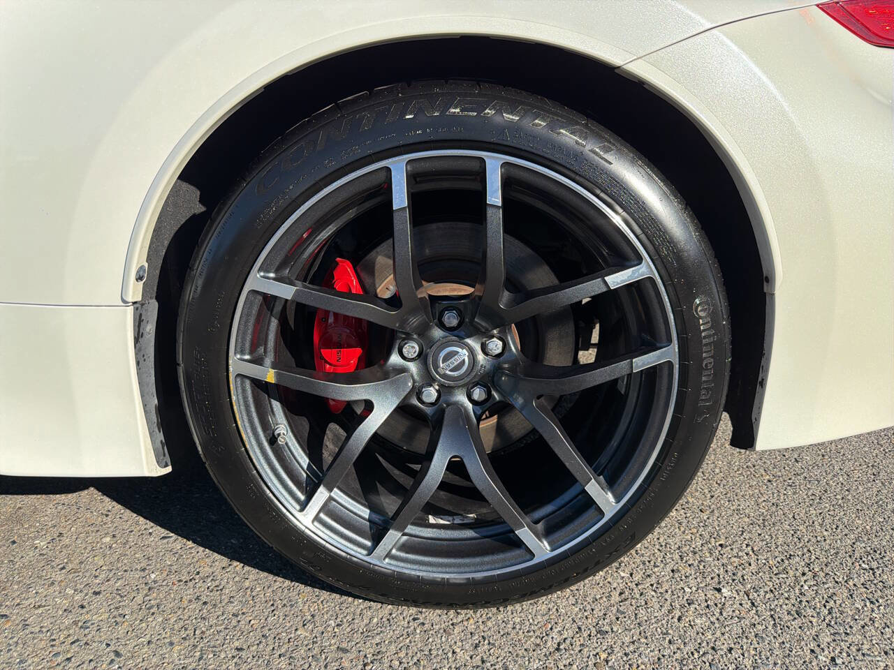 Used 2017 Nissan 370Z NISMO RWD image 3