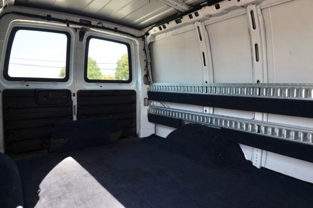 Used 2018 Chevrolet Express 2500 image 24