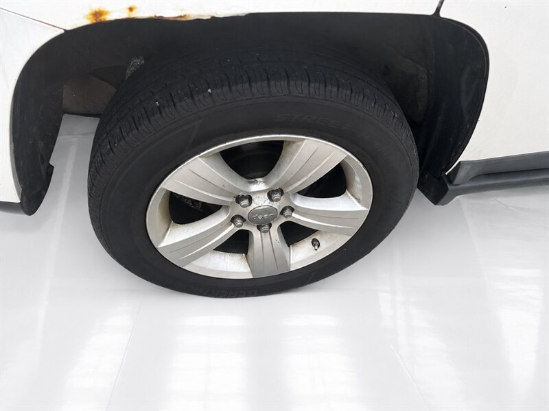 Used 2011 Jeep Compass 4WD image 28