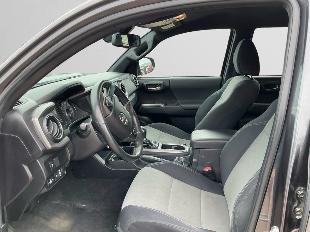 Used 2022 Toyota Tacoma TRD Off-Road RWD image 9