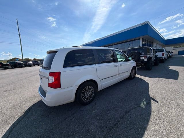 Used 2011 Chrysler Town & Country Limited FWD image 16