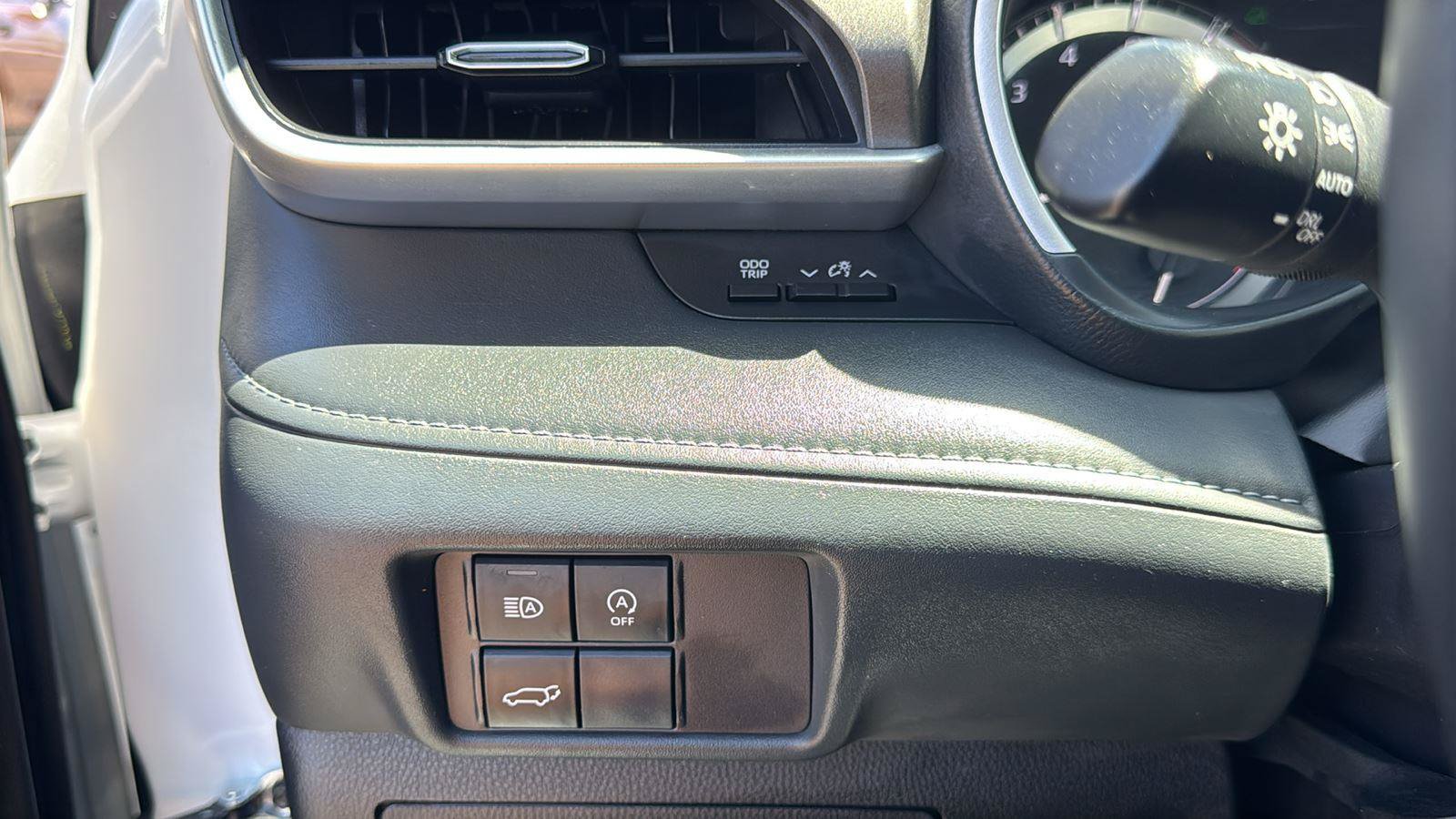 Used 2024 Toyota Highlander XLE AWD/4WD image 13