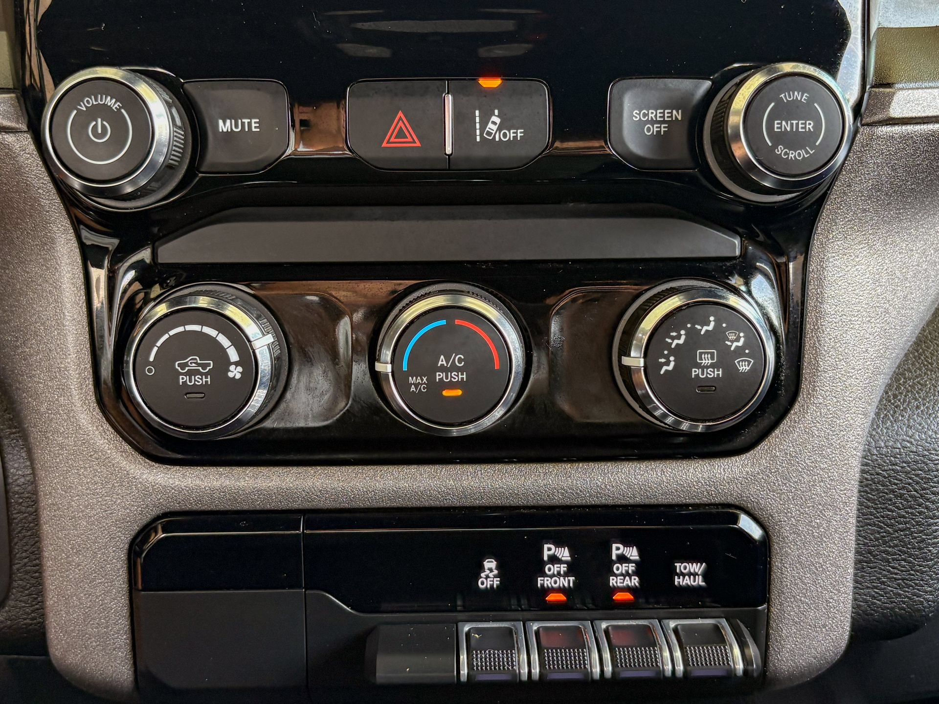 Used 2025 RAM 1500 Warlock AWD/4WD image 26