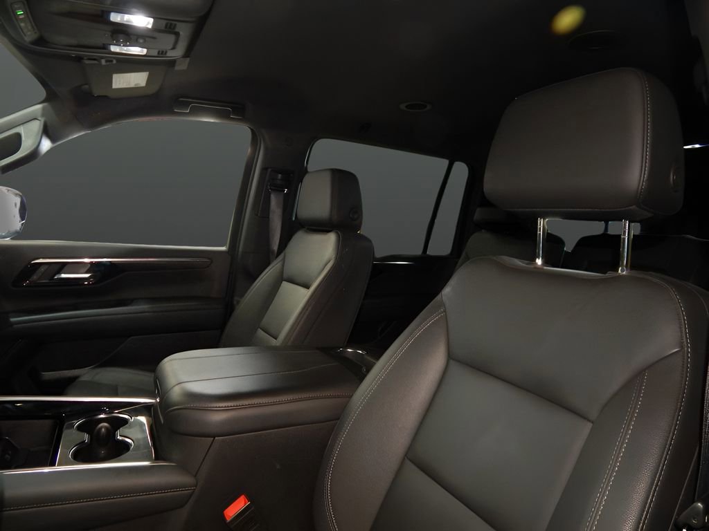 Used 2025 Chevrolet Suburban Z71 AWD/4WD image 18
