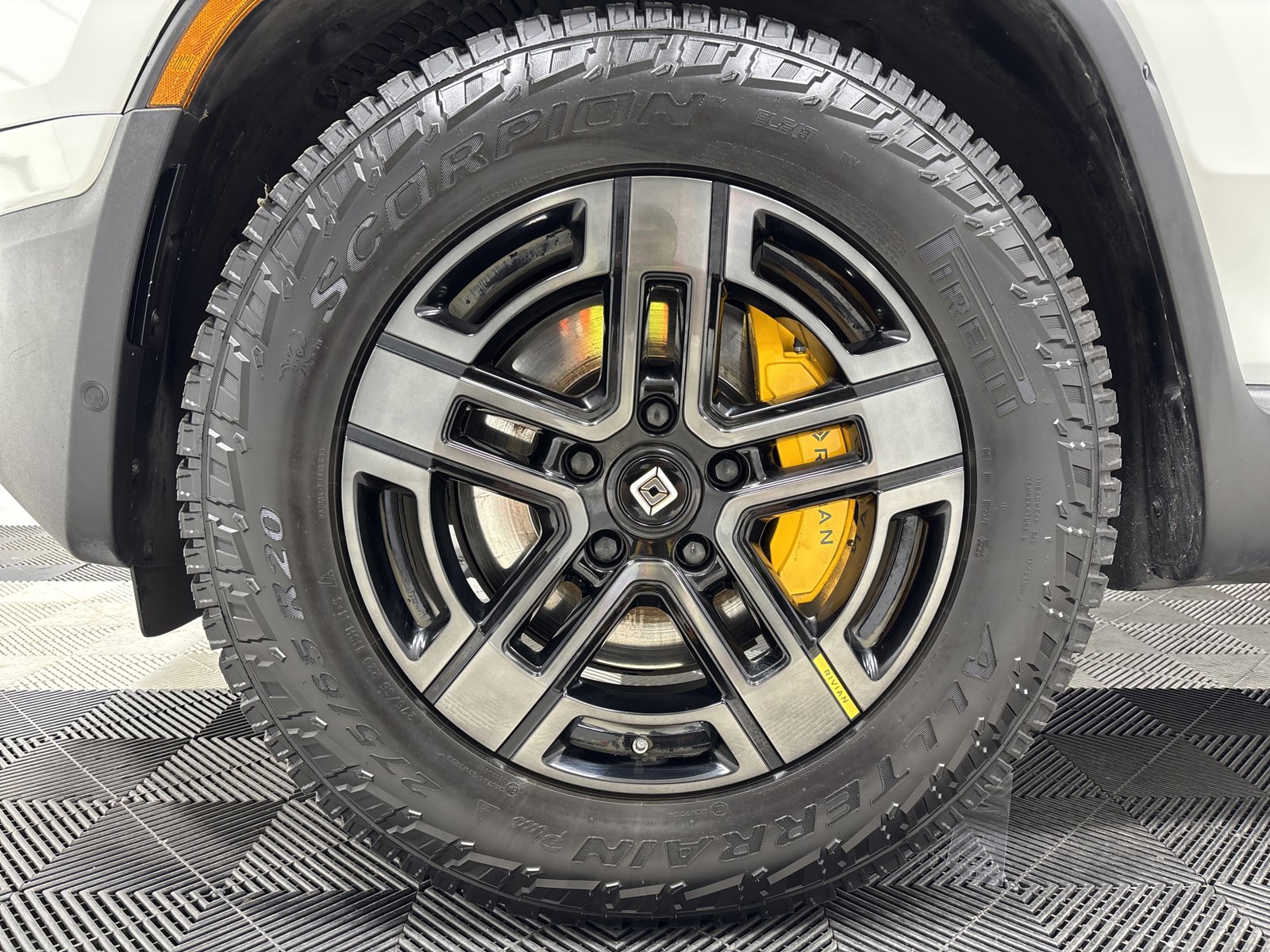Used 2023 Rivian R1T Adventure AWD/4WD image 9