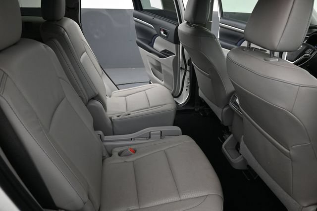 Used 2019 Toyota Highlander Limited FWD image 19