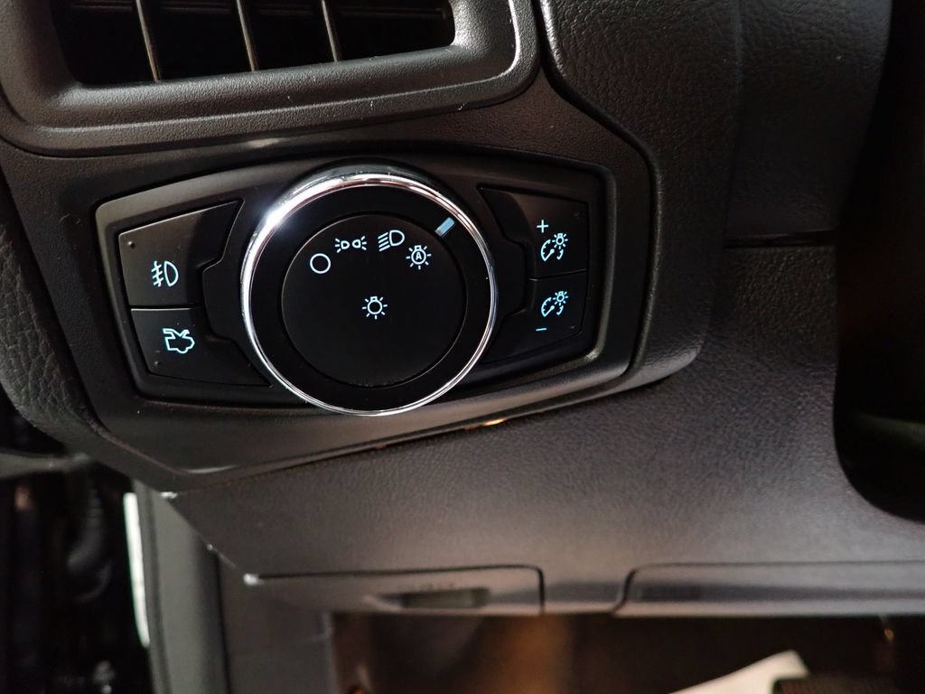 Used 2014 Ford Focus SE w/ SE Sport Package FWD image 22