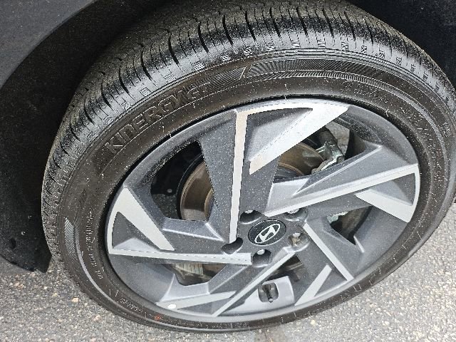 Certified 2025 Hyundai Elantra SEL FWD image 22