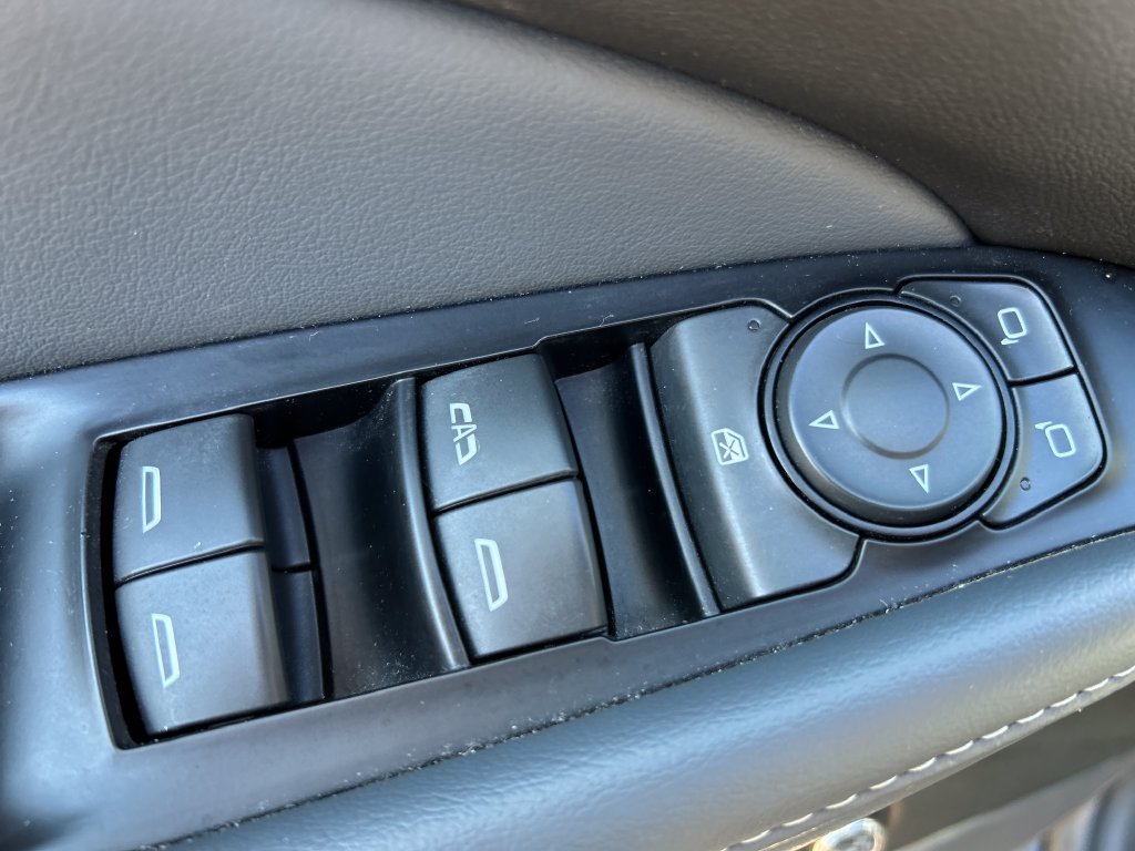 Used 2023 Buick Enclave Essence AWD/4WD image 20