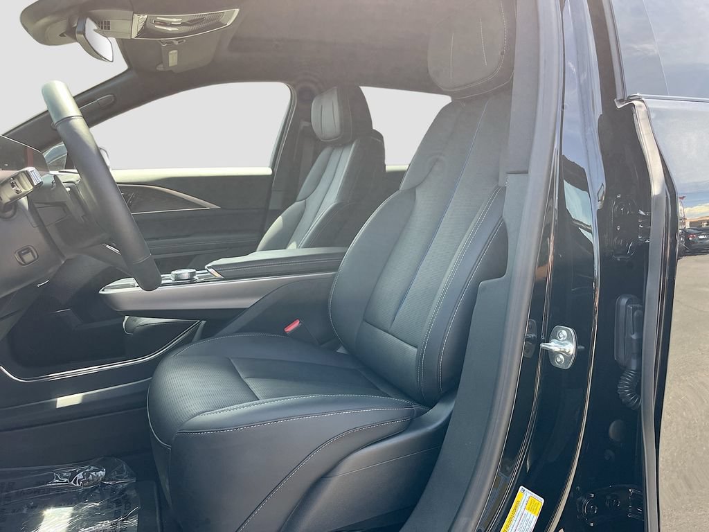 Used 2025 Cadillac Lyriq Luxury AWD/4WD image 22