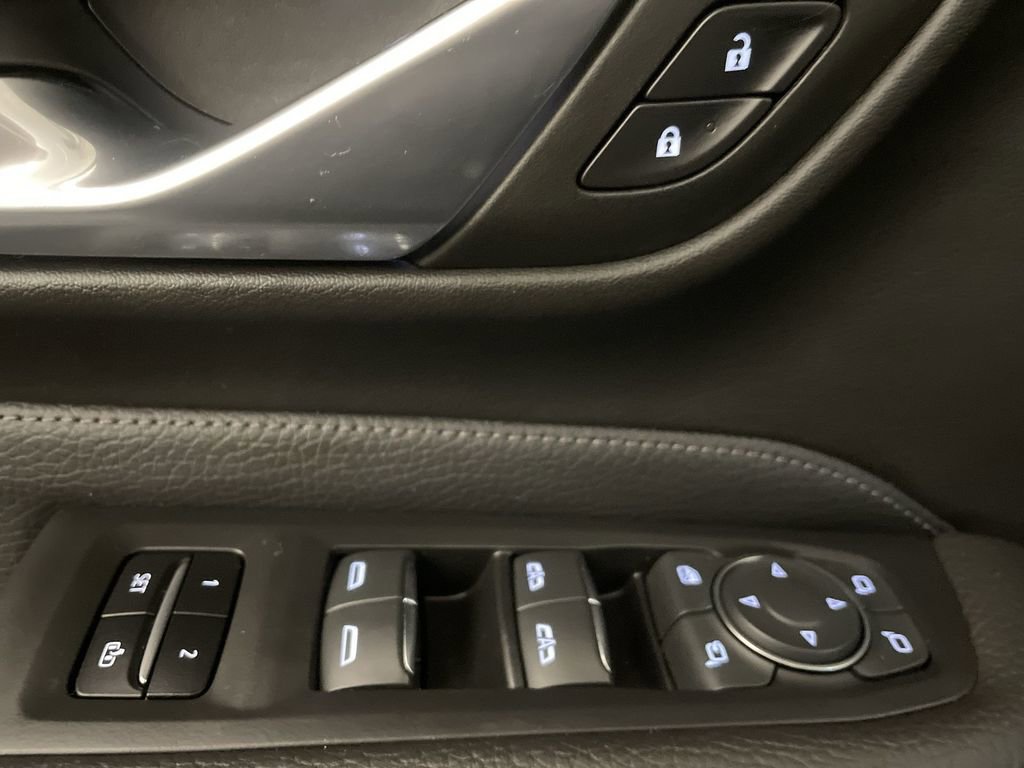 Used 2023 GMC Yukon Denali w/ Advanced Technology Package AWD/4WD image 18