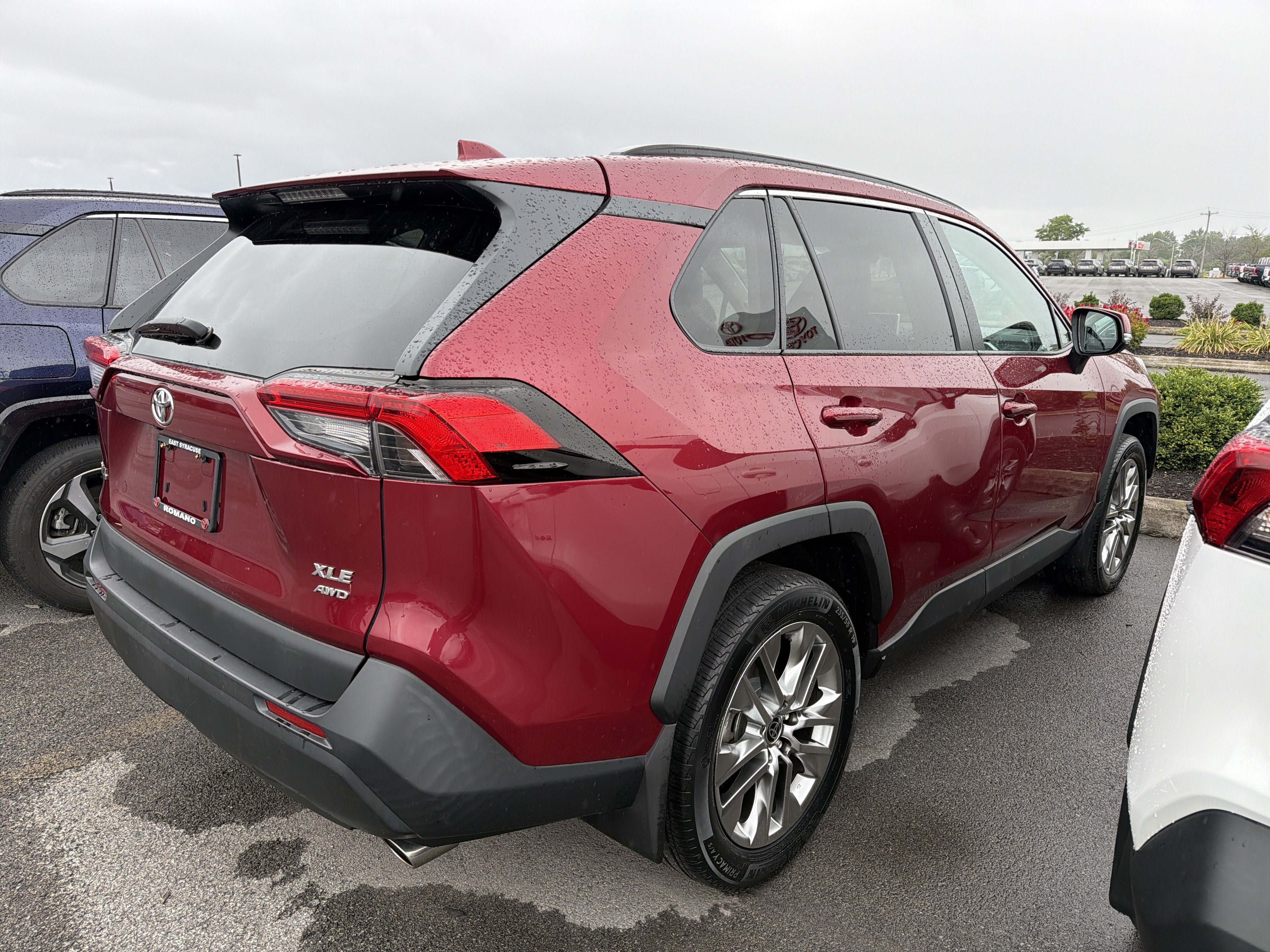 Used 2021 Toyota RAV4 XLE Premium AWD/4WD image 7
