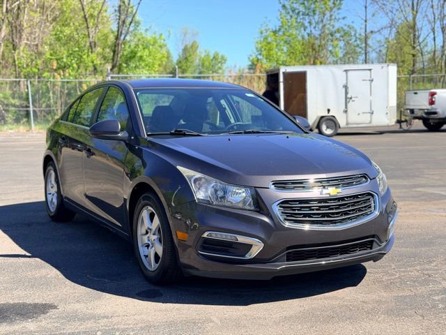 Used 2016 Chevrolet Cruze LT FWD image 2