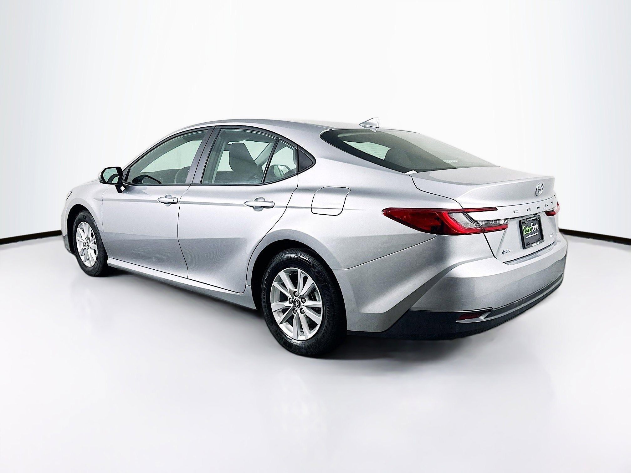 Used 2025 Toyota Camry LE image 5