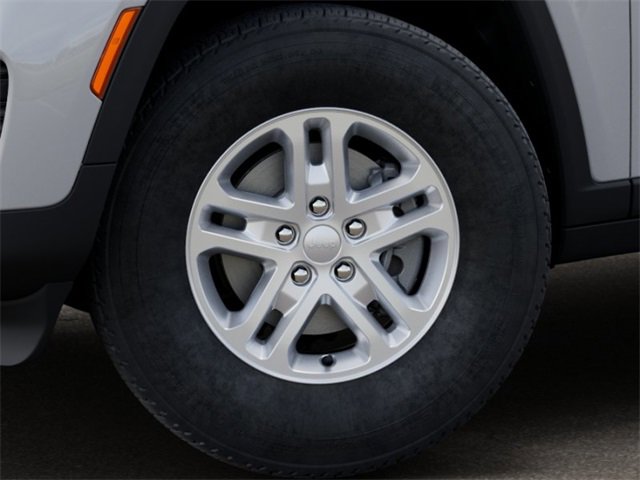 New 2025 Jeep Grand Cherokee Laredo image 8