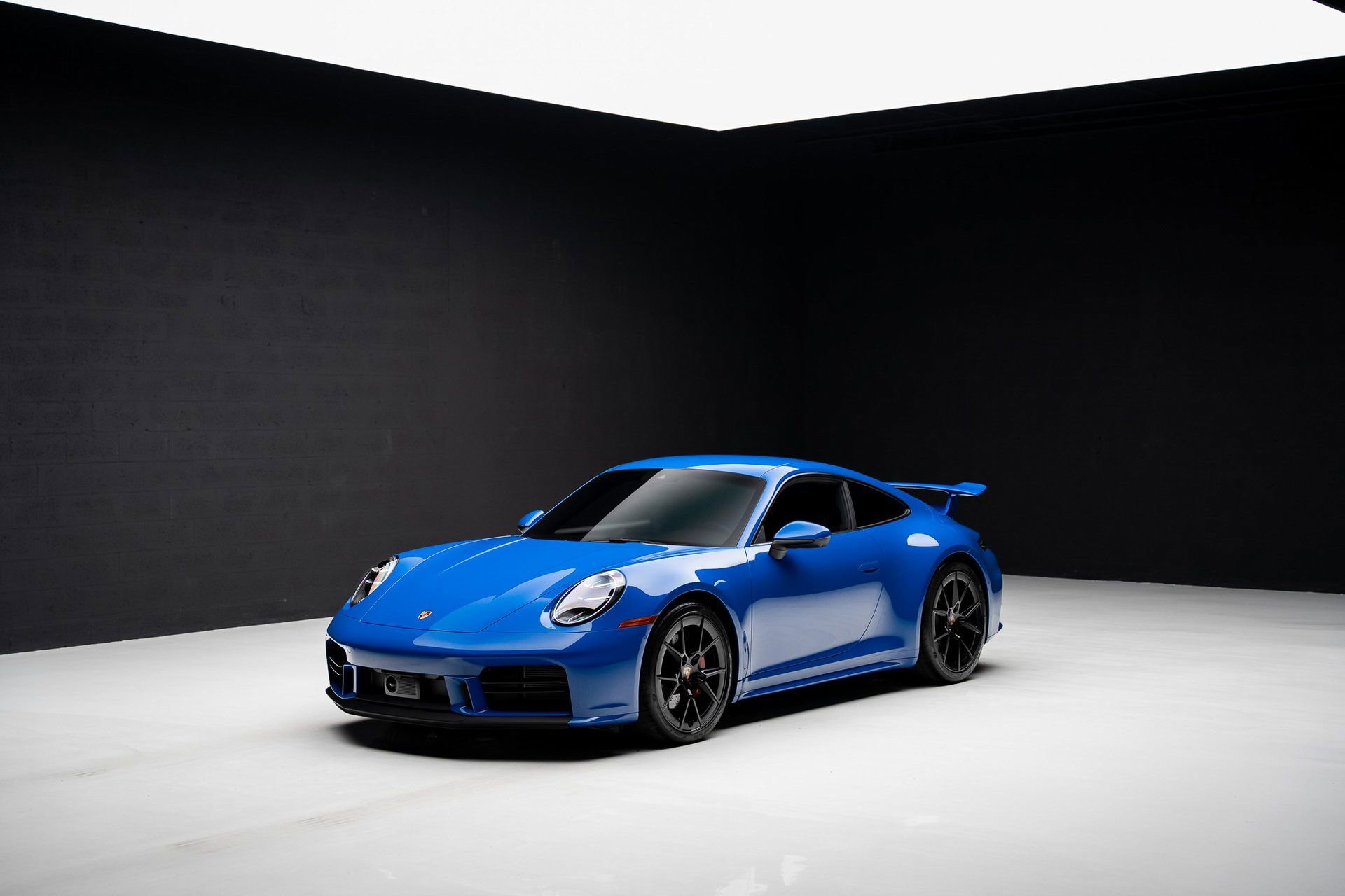 Used 2025 Porsche 911 Carrera RWD image 4