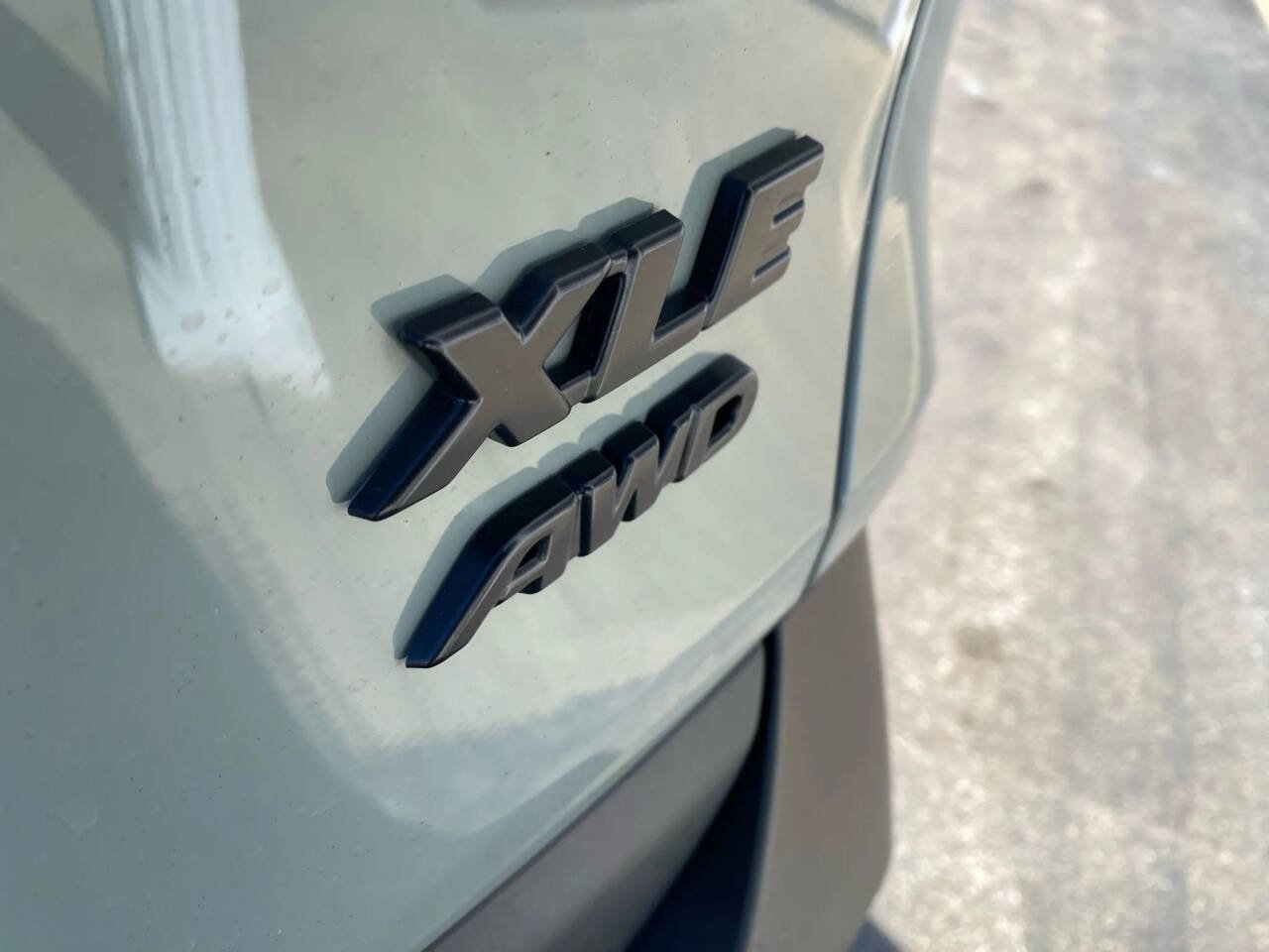 Used 2021 Toyota RAV4 XLE image 28