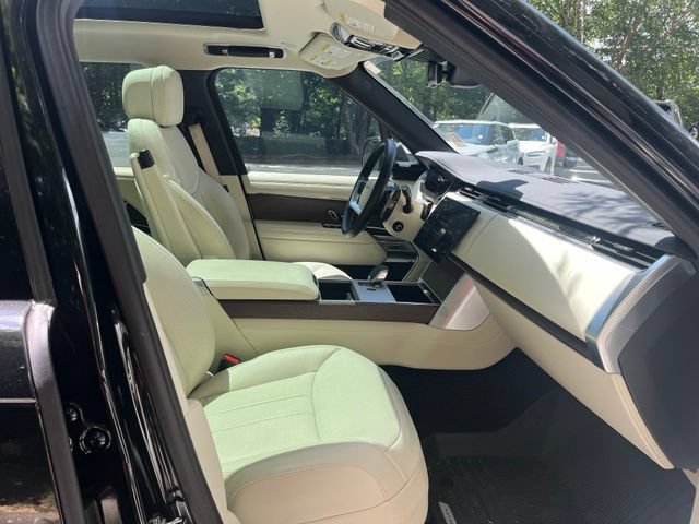 Certified 2025 Land Rover Range Rover SE AWD/4WD image 11