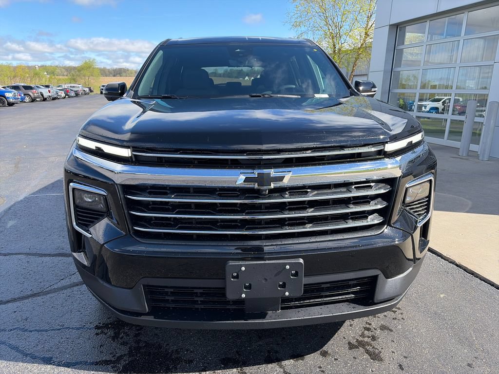 New 2026 Chevrolet Traverse LT w/ Sun and Wheel Package AWD/4WD image 2