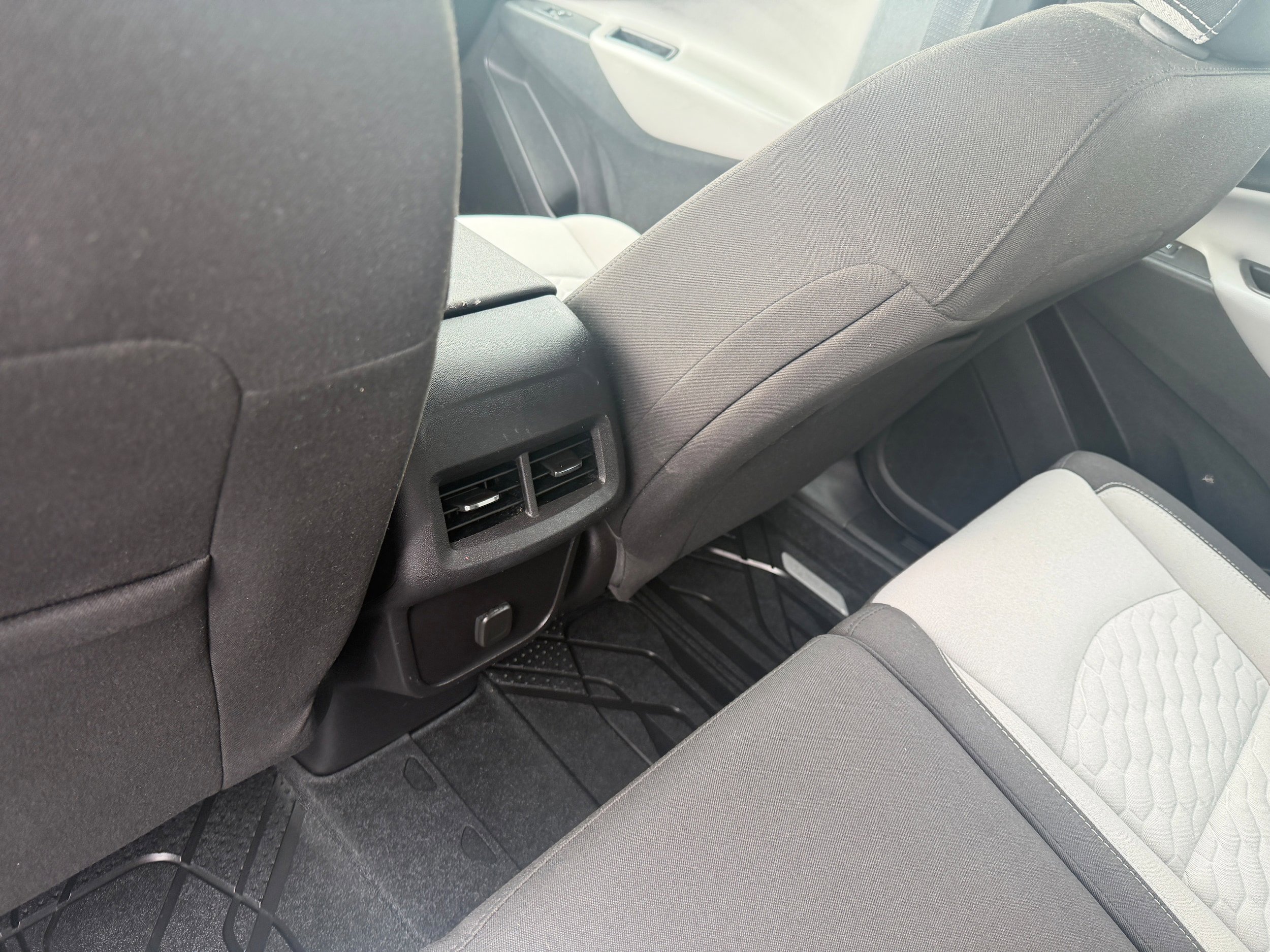 Used 2018 Chevrolet Equinox LS FWD image 17