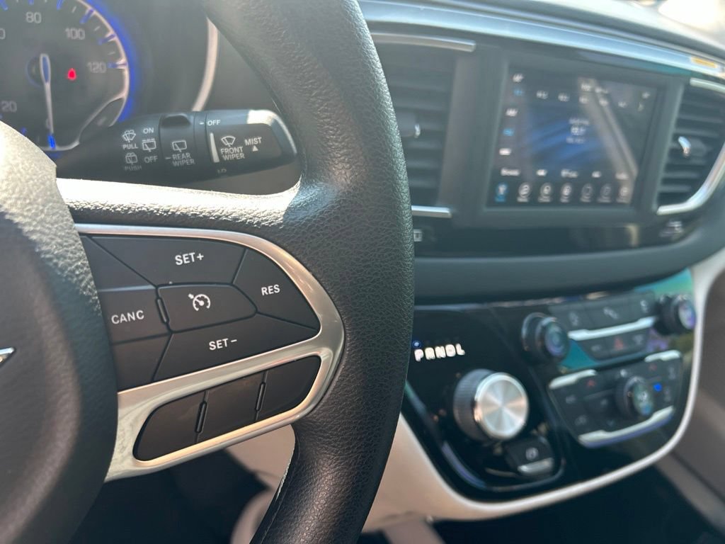 Certified 2020 Chrysler Pacifica Touring FWD image 19