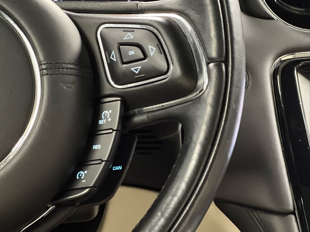 Used 2015 Jaguar XJ AWD/4WD image 28