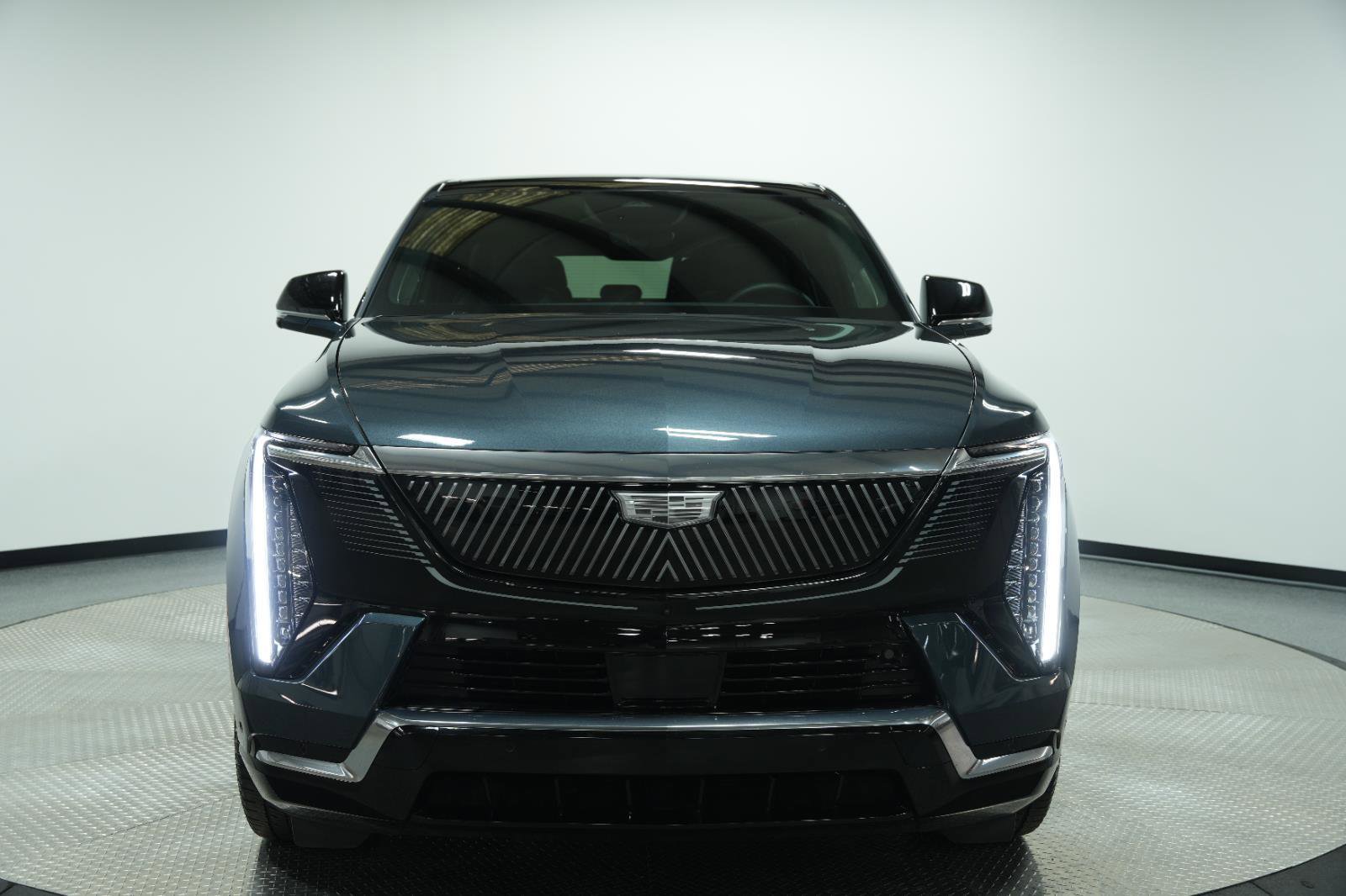 Used 2025 Cadillac Escalade IQ Luxury 2 w/ LPO, Premium Carpet Package image 2