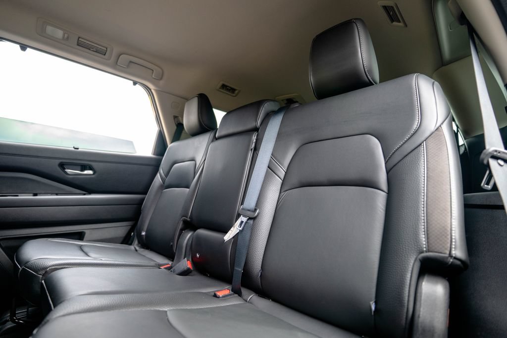 Used 2023 Nissan Pathfinder SL FWD image 36