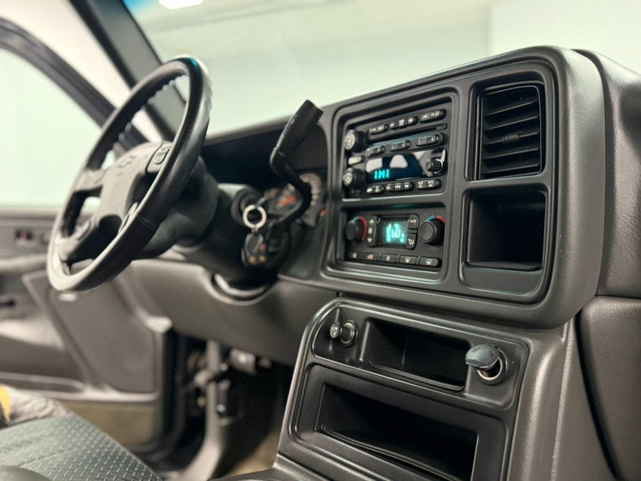 Used 2003 Chevrolet Avalanche 4x4 w/ Suspension Package, Off-Road image 56