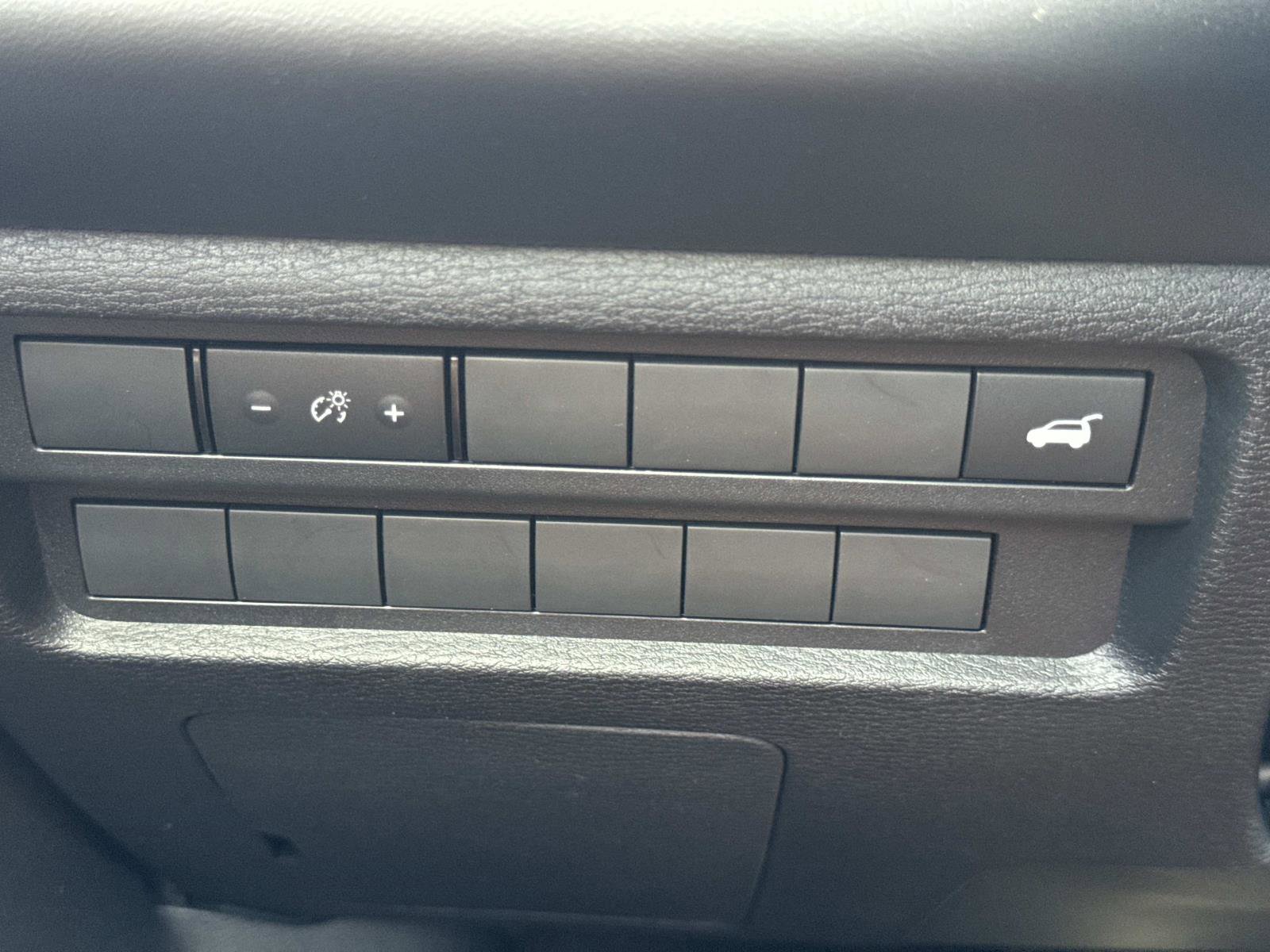 New 2025 Mitsubishi Outlander SE image 28